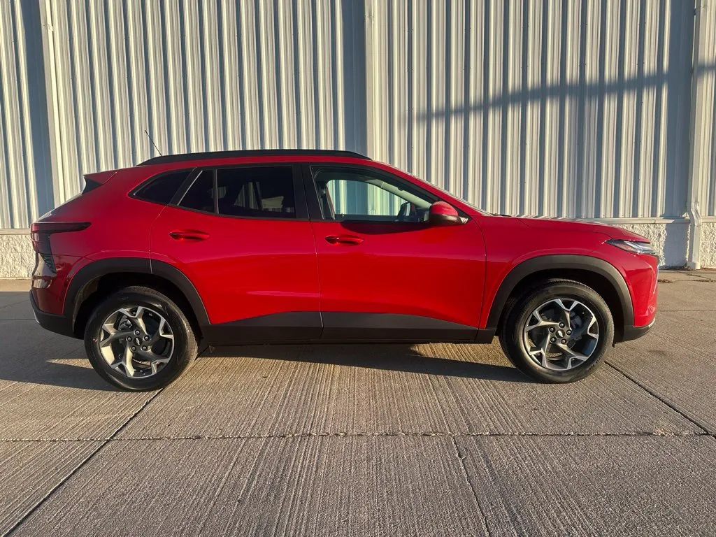 2026 Chevrolet Trax LT - Photo 7