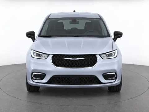 More photos of 2024 Chrysler Pacifica Touring L at Gregg Young Chevrolet GMC of Columbus, NE