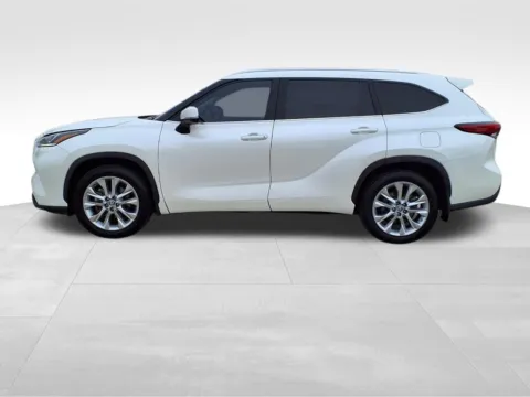 Photos of 2020 Toyota Highlander Limited for sale in Columbus, NE at Gregg Young Chevrolet GMC of Columbus