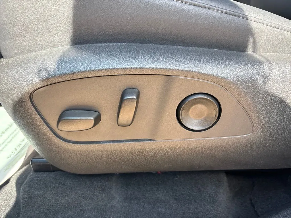 2026 GMC Acadia Elevation - Photo 16