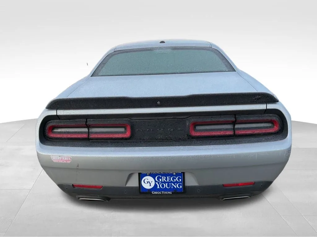 2020 Dodge Challenger SXT photo 2