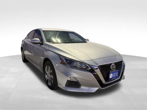 Another view of 2020 Nissan Altima 2.5 S for sale in Newton, IA at Gregg Young Chevrolet Newton