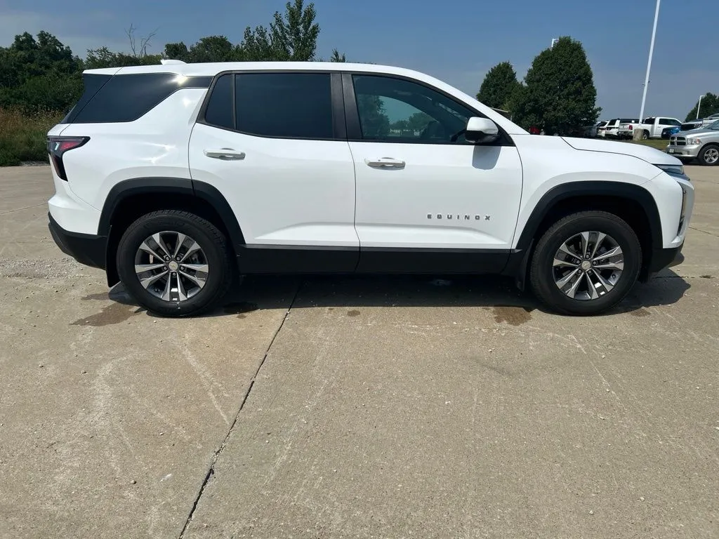 2026 Chevrolet Equinox LT - Photo 9