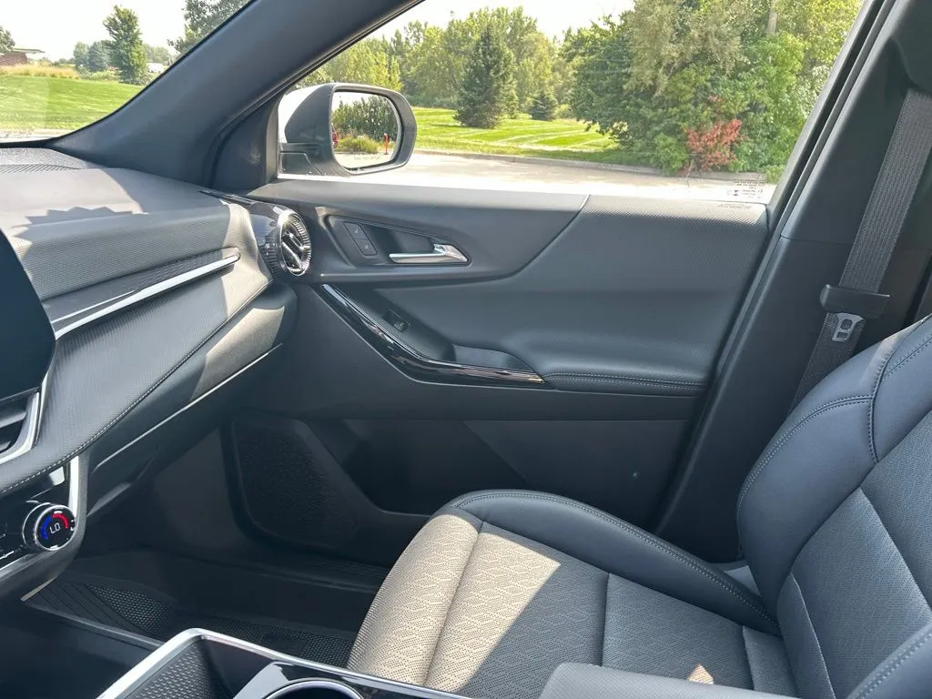 2026 Chevrolet Equinox LT - Photo 30