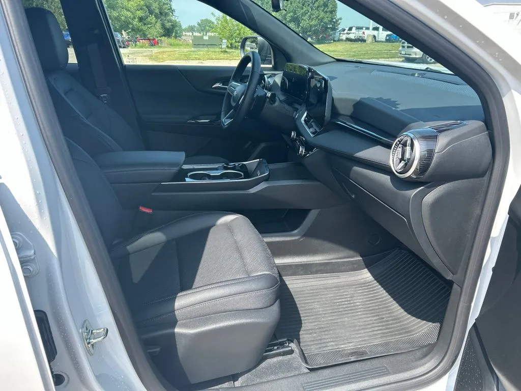 2026 Chevrolet Equinox LT - Photo 24