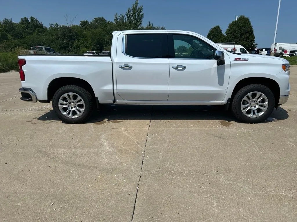 2026 Chevrolet Silverado 1500 LTZ - Photo 9