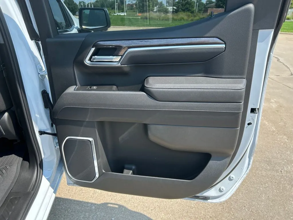 2026 Chevrolet Silverado 1500 LTZ - Photo 21