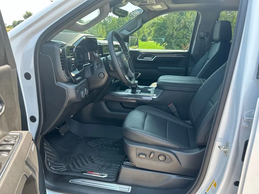 2026 Chevrolet Silverado 1500 LTZ - Photo 15