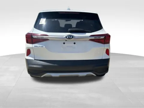 More photos of 2023 Kia Seltos LX at Gregg Young Chevrolet Newton, IA