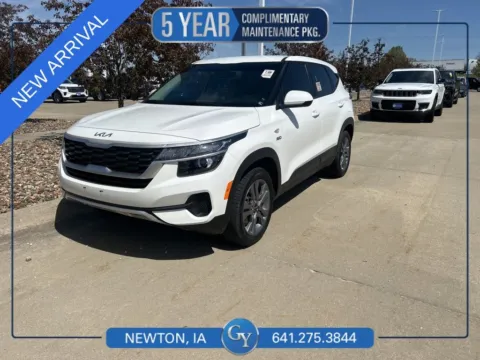 White 2023 Kia Seltos LX for sale in Newton, IA