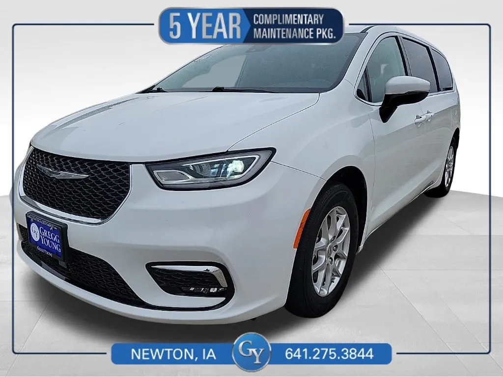 2023 Chrysler Pacifica Touring L's photo