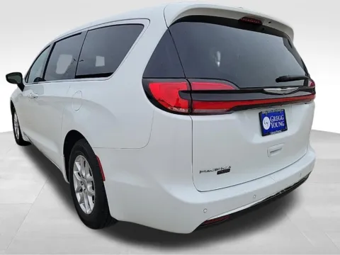 More photos of 2023 Chrysler Pacifica Touring L at Gregg Young Chevrolet Newton, IA