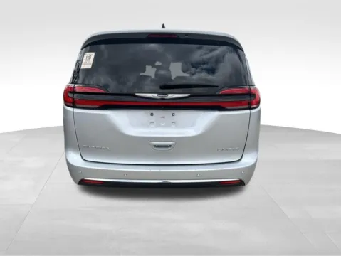 More photos of 2023 Chrysler Pacifica Limited at Gregg Young Chevrolet Newton, IA