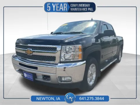 Black 2013 Chevrolet Silverado 1500 LT for sale in Newton, IA