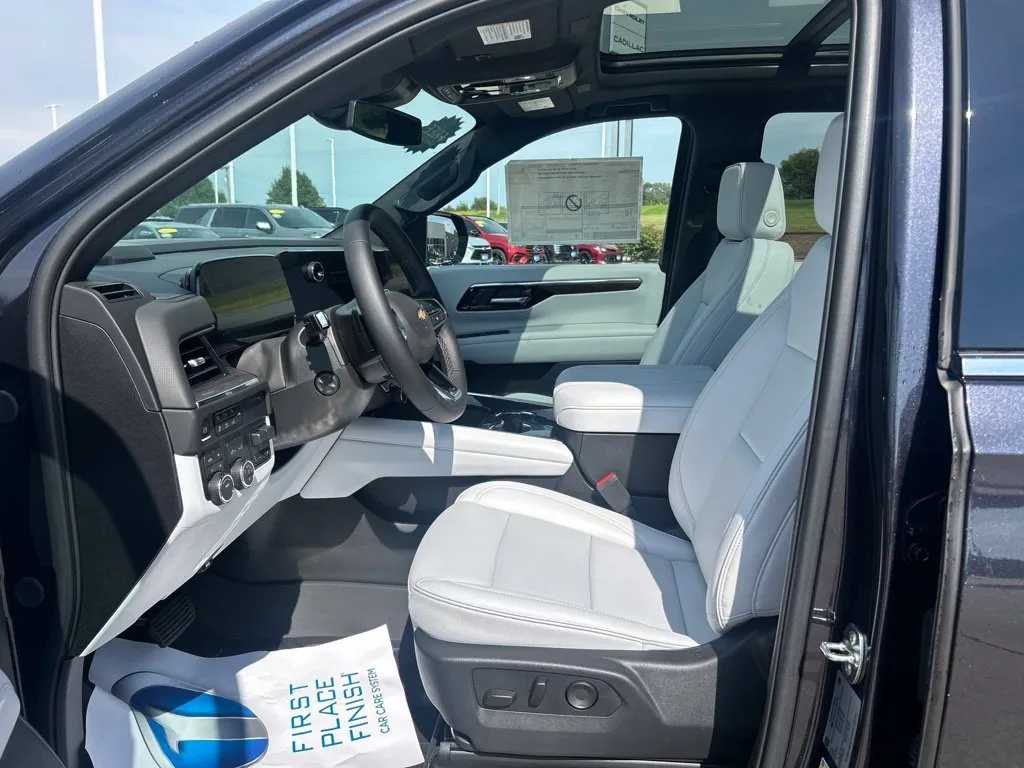 2026 Chevrolet Suburban Premier - Photo 15