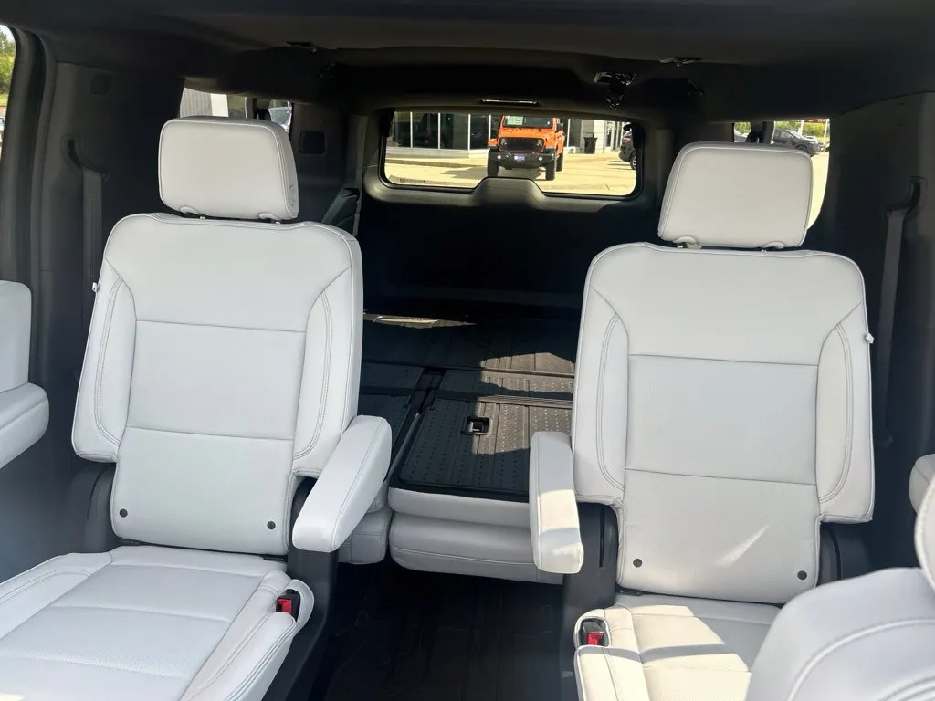 2026 Chevrolet Suburban Premier - Photo 29