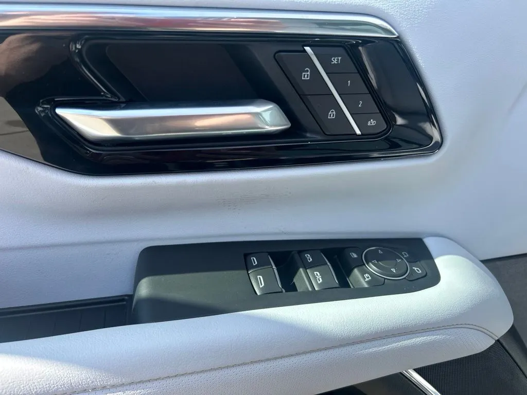 2026 Chevrolet Suburban Premier - Photo 14