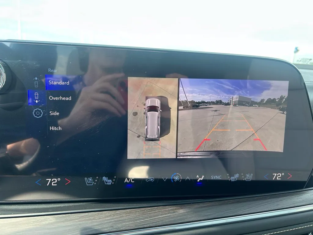 2026 Chevrolet Suburban Premier - Photo 24