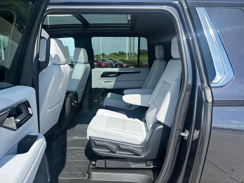 2026 Chevrolet Suburban Premier - Photo 17