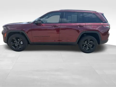 Another view of 2025 Jeep Grand Cherokee Limited for sale in Newton, IA at Gregg Young Chevrolet Newton