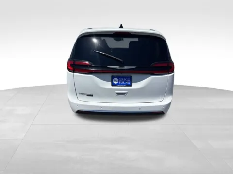 More photos of 2023 Chrysler Pacifica Touring L at Gregg Young Chevrolet Newton, IA