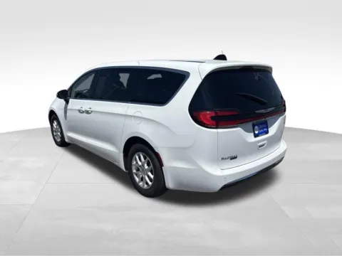 More photos of 2023 Chrysler Pacifica Touring L at Gregg Young Chevrolet Newton, IA