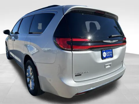 More photos of 2022 Chrysler Pacifica Touring L at Gregg Young Chevrolet Newton, IA