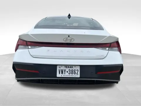 More photos of 2024 Hyundai Elantra Limited at Gregg Young Chevrolet Newton, IA