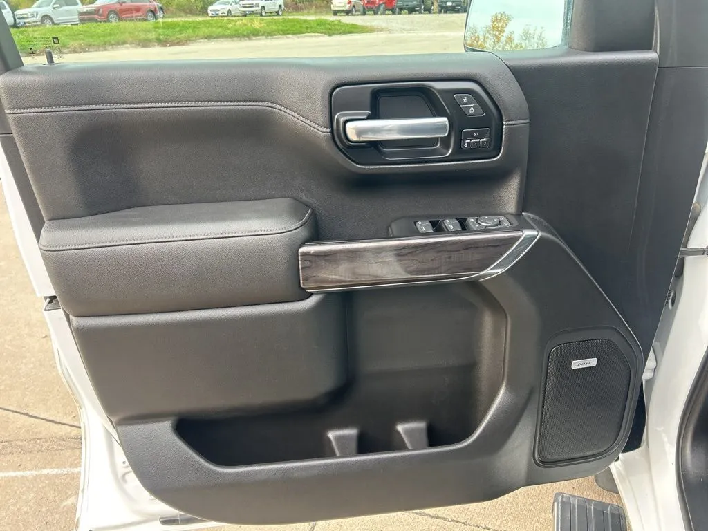 2019 Chevrolet Silverado 1500 LTZ photo 3