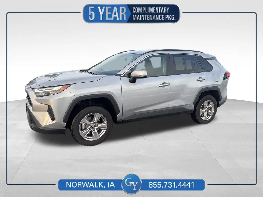 2024 Toyota RAV4 XLE's photo