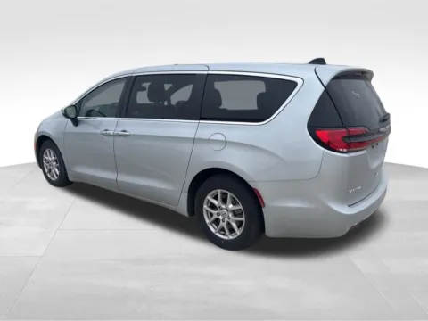 More photos of 2023 Chrysler Pacifica Touring L at Gregg Young Chevrolet of Norwalk, IA