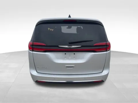 More photos of 2023 Chrysler Pacifica Touring L at Gregg Young Chevrolet of Norwalk, IA