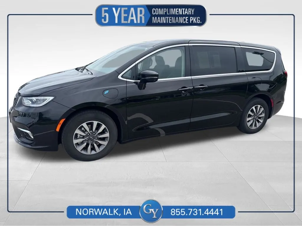 2024 Chrysler Pacifica Hybrid Select PHEV's photo