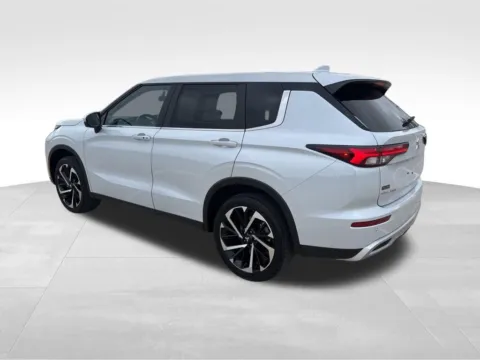 Another view of 2024 Mitsubishi Outlander SE for sale in Norwalk, IA at Gregg Young Chevrolet of Norwalk