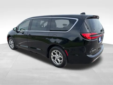 More photos of 2024 Chrysler Pacifica Limited at Gregg Young Chevrolet of Norwalk, IA