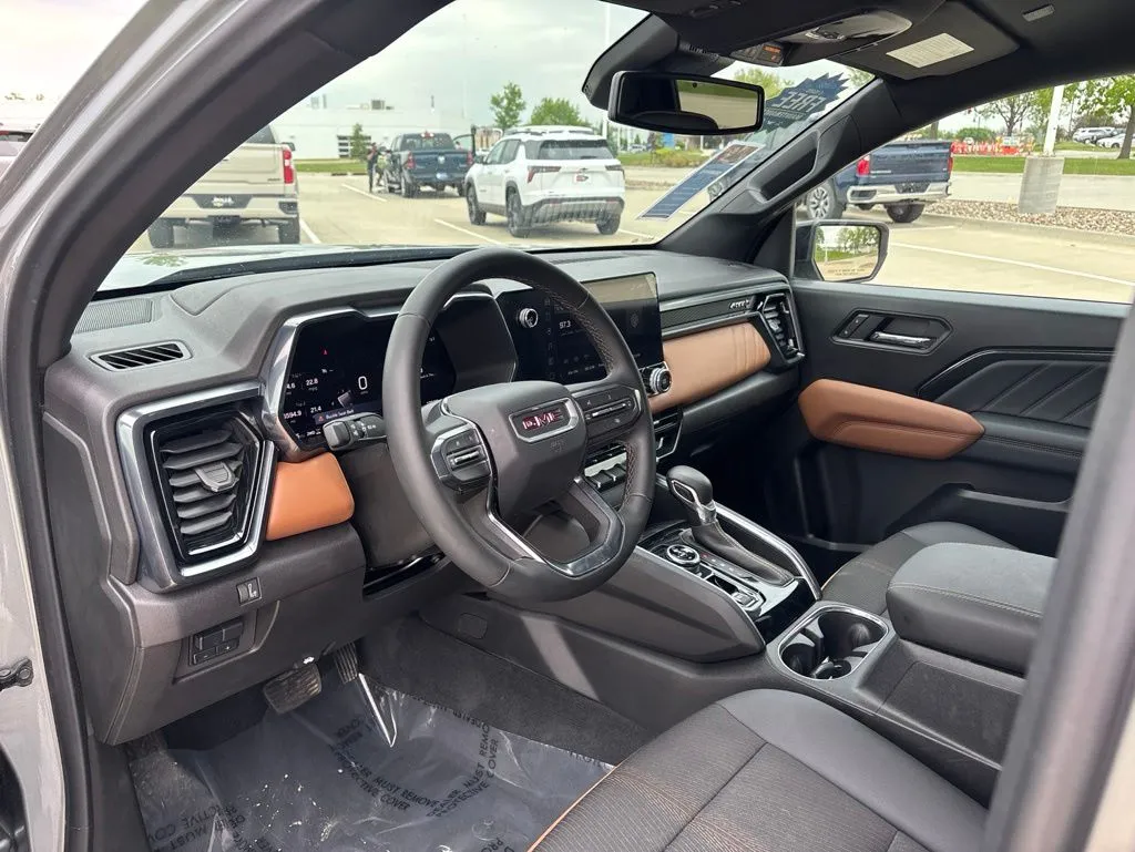 2024 GMC Canyon AT4 - Photo 16