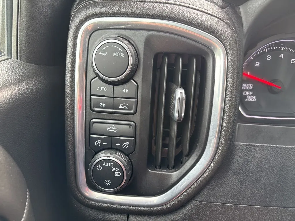 2022 Chevrolet Silverado 1500 LT - Photo 18
