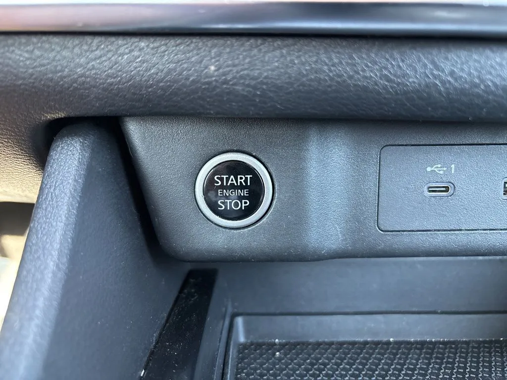 2023 Nissan Rogue SV - Photo 29