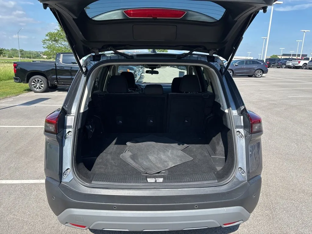2023 Nissan Rogue SV - Photo 12