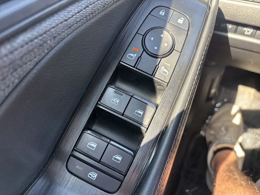 2023 Nissan Rogue SV - Photo 17