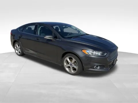 More photos of 2016 Ford Fusion SE at Gregg Young Chevrolet of Norwalk, IA