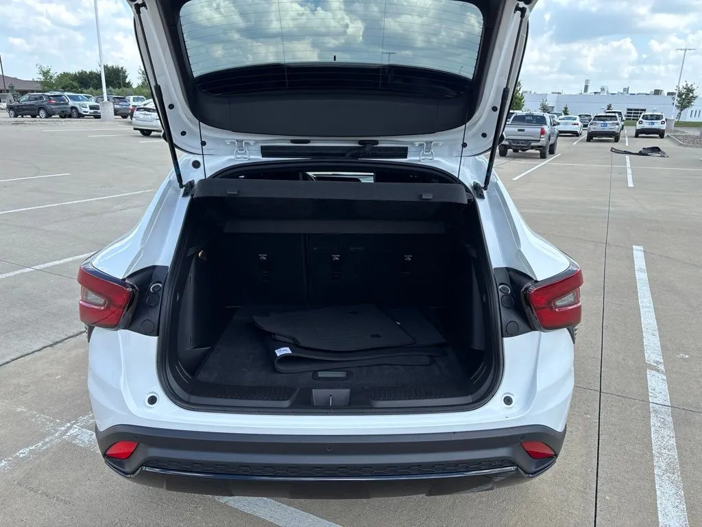 2025 Chevrolet Trax RS - Photo 12