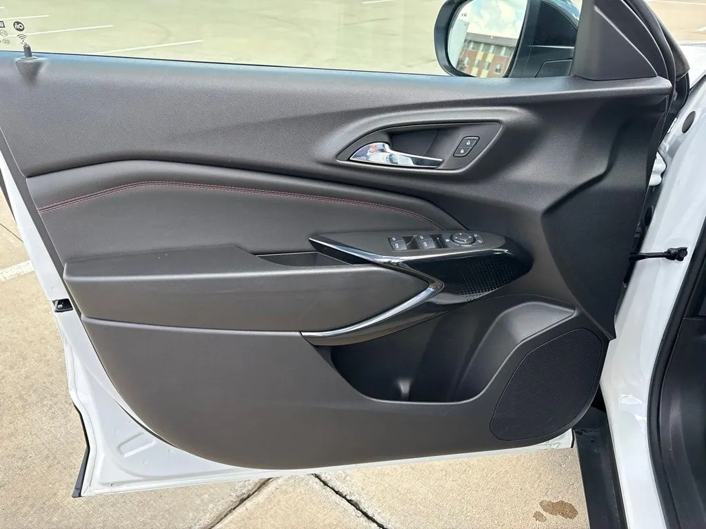 2025 Chevrolet Trax RS - Photo 15