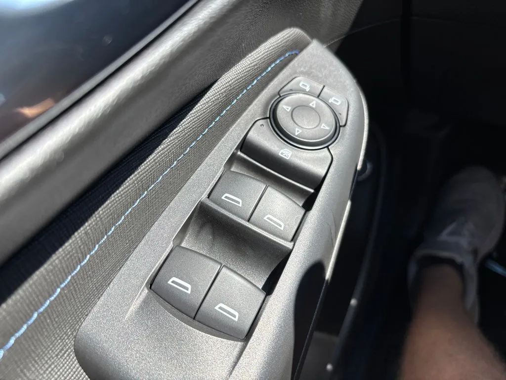 2025 Buick Envista Sport Touring - Photo 18