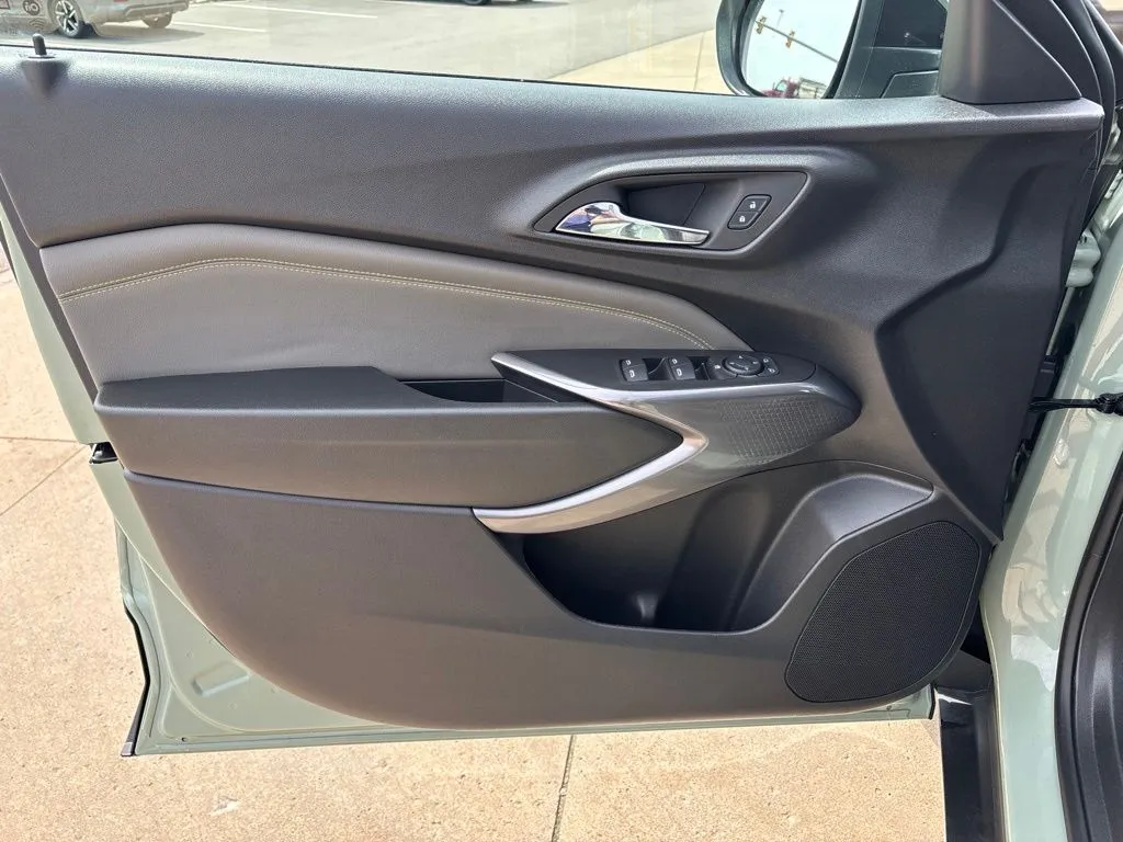 2025 Chevrolet Trax Activ - Photo 15