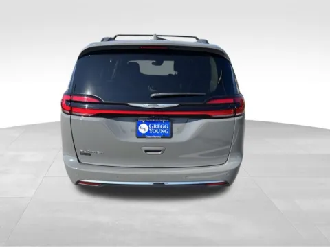 More photos of 2022 Chrysler Pacifica Touring L at Gregg Young Chevrolet of Norwalk, IA