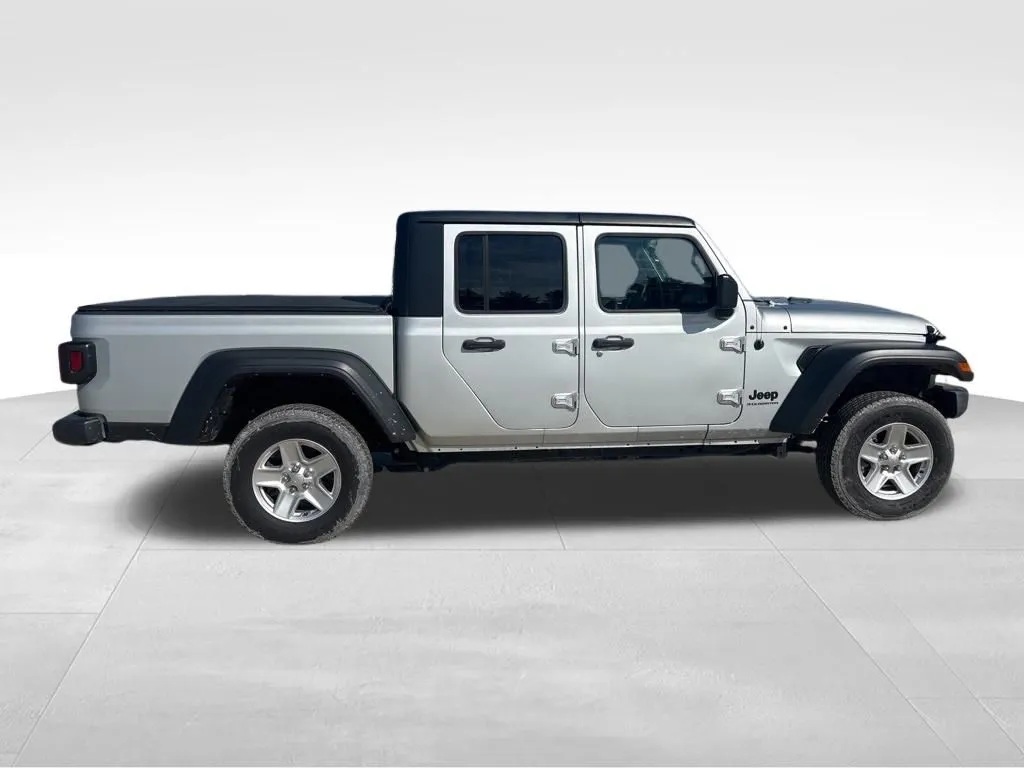 2023 Jeep Gladiator Sport S photo 3