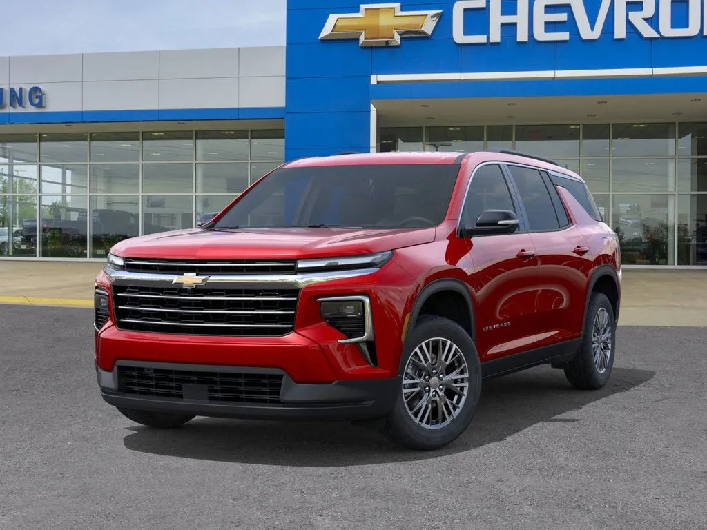 2025 Chevrolet Traverse photo 2