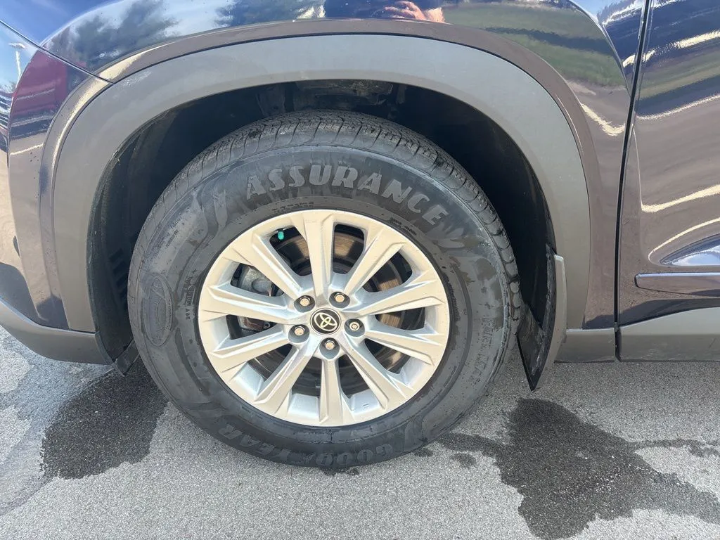 2024 Toyota Grand Highlander XLE photo 2