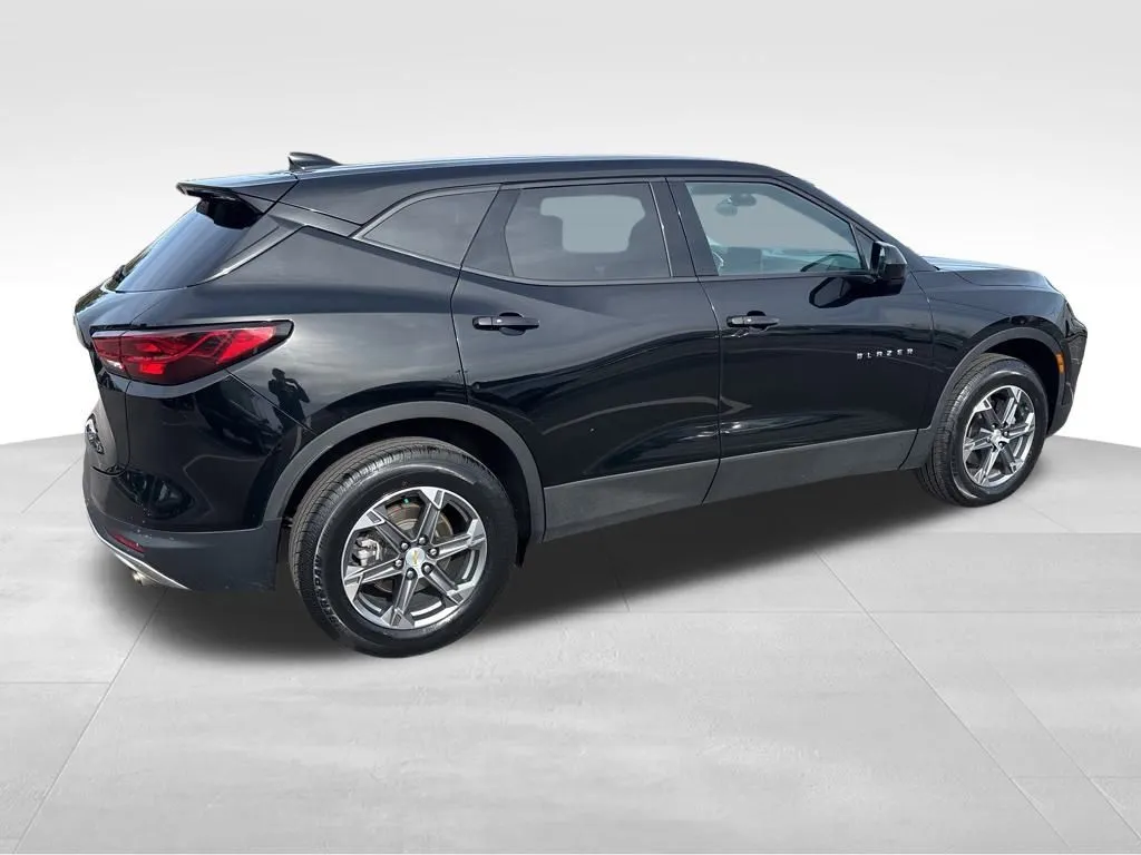 2023 Chevrolet Blazer 2LT photo 3